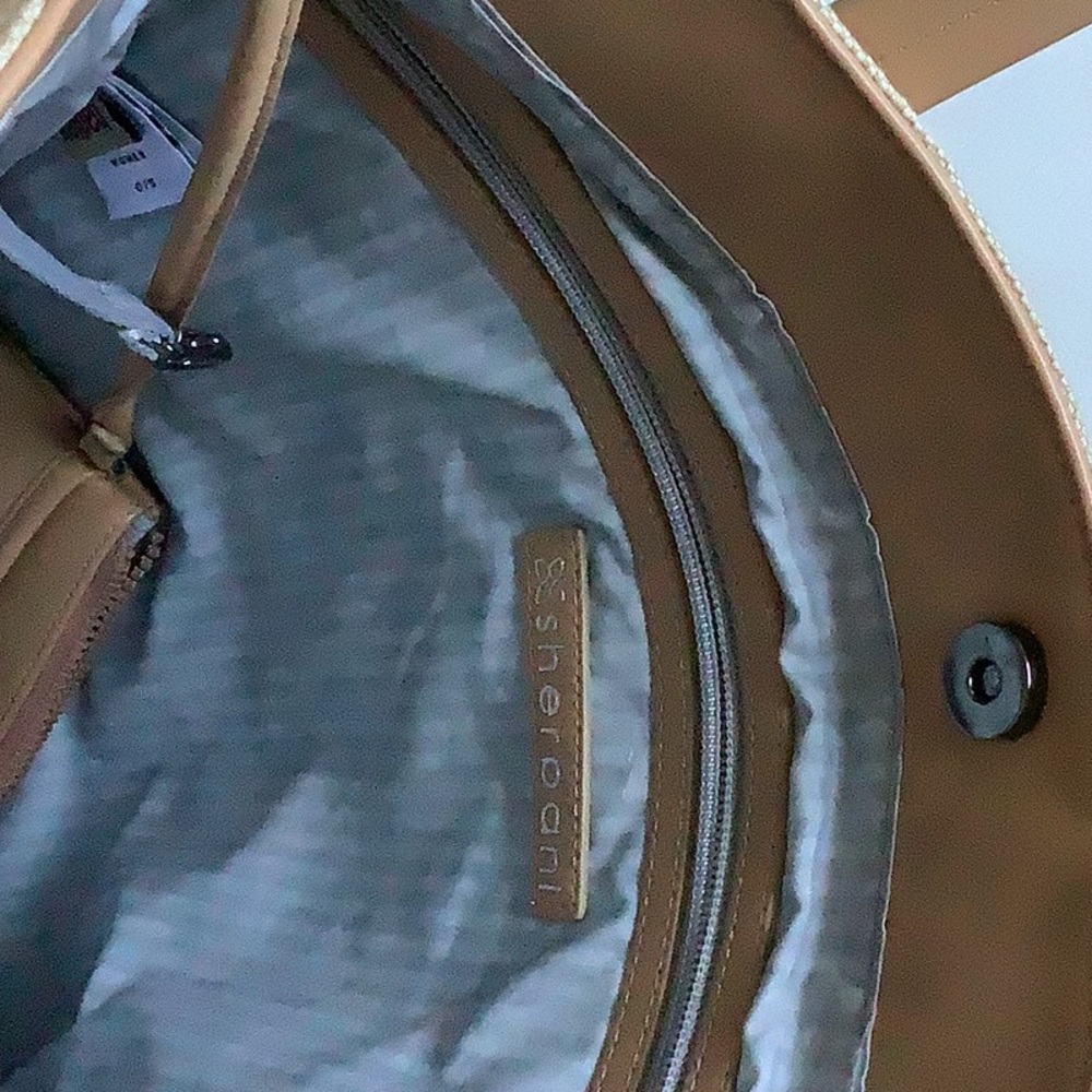 Sherpani Hadley Jet in cream travel bag - Picture 6 of 9